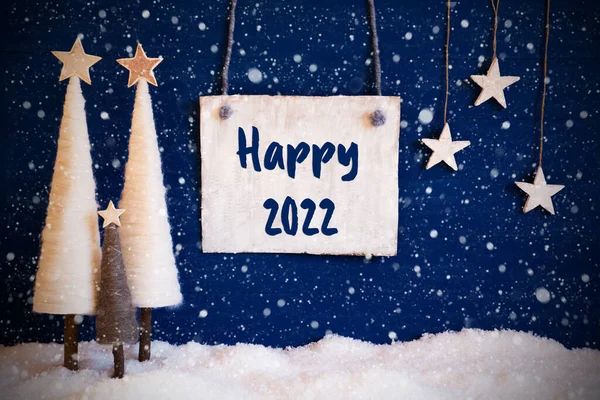 クリスマスツリー、青の背景、雪、テキストハッピー2022 、雪の結晶 — ストック写真