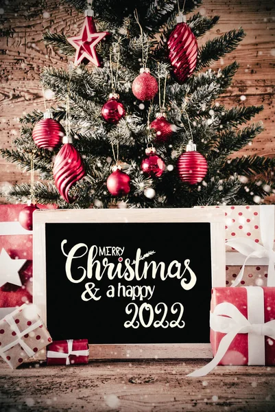 Sapin de Noël, cadeaux, flocons de neige, Joyeux Noël et un joyeux 2022 — Photo