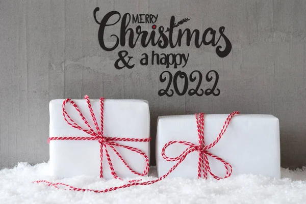 Twee witte geschenken, sneeuw, cement, vrolijk kerstfeest en een gelukkig 2022 — Stockfoto