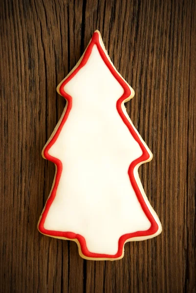 Weihnachtsbaum-Plätzchen auf Holz v — Stockfoto