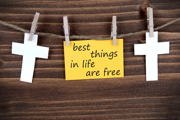 Etiqueta amarela com vida citar as melhores coisas na vida são livres — Fotografia de Stock