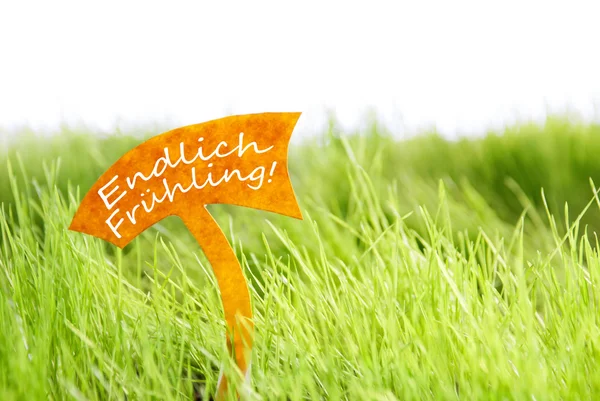 Etiqueta com frutas alemãs Endlich que significa primavera na grama verde — Fotografia de Stock