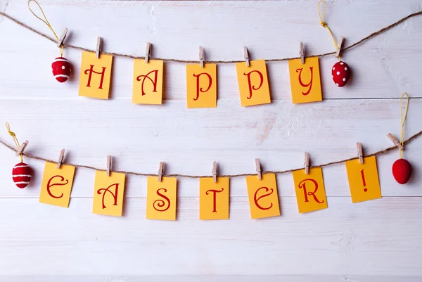 Frohe Ostern hängen an Linie vier Ostereier — Stockfoto