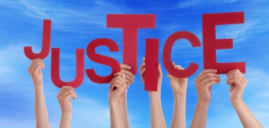 Pek çok kırmızı düz Word adalet mavi gökyüzü tutan elleriyle