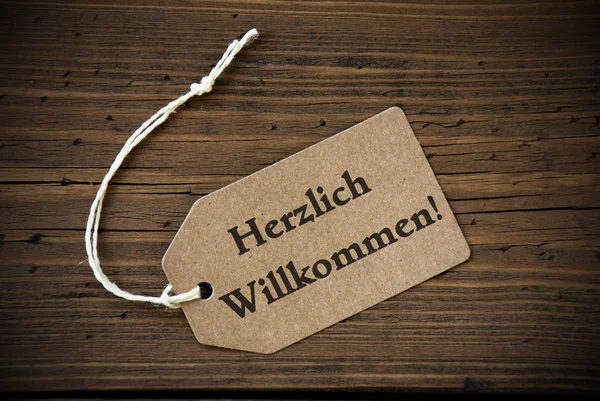 Nahaufnahme des Etiketts mit deutschem Text herzlich willkommen — Stockfoto