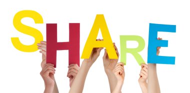 Birçok renkli Word pay tutan elleriyle