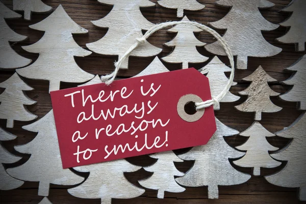 Etiqueta de Natal vermelho com sempre razão para sorrir — Fotografia de Stock