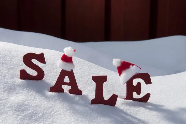 Venda de Natal na neve com chapéu de Santa — Fotografia de Stock