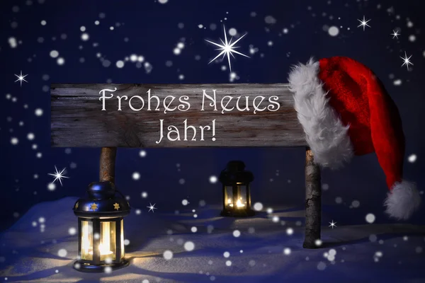 Рождественская вывеска при свечах Santa Hat Frohes Neues означает Новый год — стоковое фото