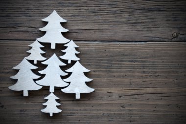 Kahverengi ahşap zemin çerçeve üzerinde Noel ağaçları