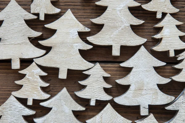 Macro de árvores de Natal em fundo de madeira — Fotografia de Stock