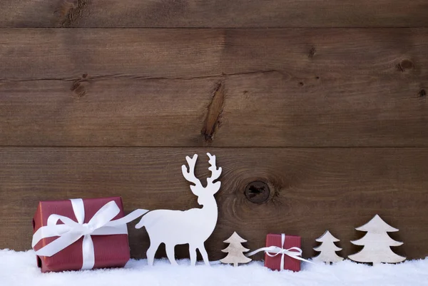 Fundo de Natal de madeira com árvores de presentes de neve — Fotografia de Stock