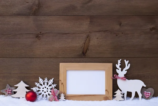 Weihnachtsdekoration auf Schnee mit Bilderrahmen — Stockfoto