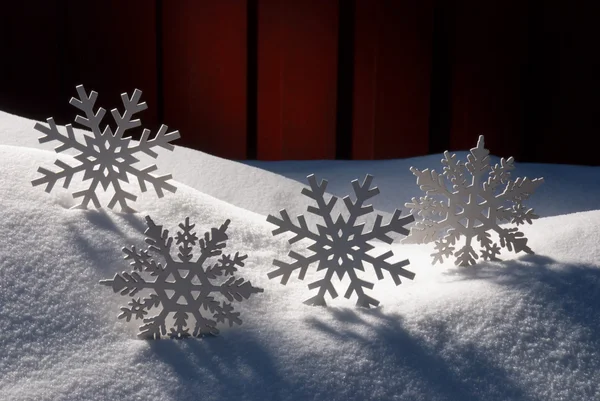 Cuatro árboles de Navidad de madera blanca, nieve —  Fotos de Stock