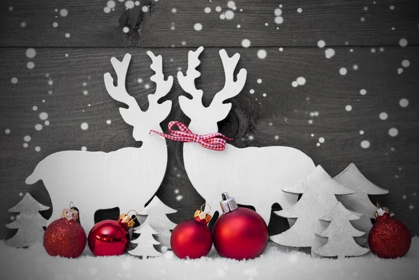 Décoration de Noël grise, Couple de rennes, Flocons de neige, Boule rouge — Photo