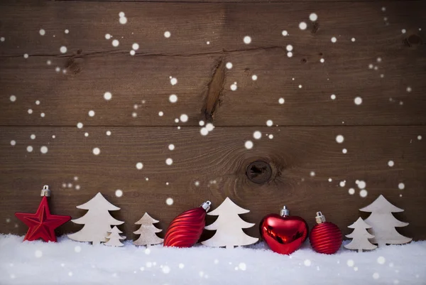 Roter, weißer Weihnachtsschmuck, Baum, Kopierraum, Schneeflocken — Stockfoto