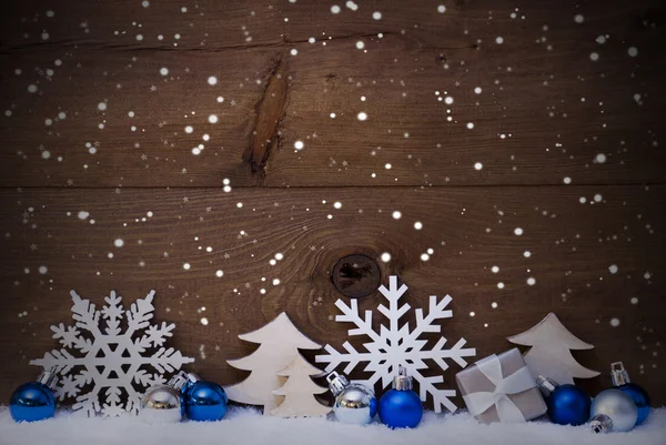 Cartão de Natal azul com decoração, espaço de cópia, floco de neve, neve — Fotografia de Stock