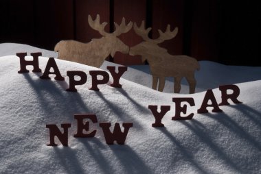 Noel kartı geyik ile çift ve kar, mutlu yeni yıl