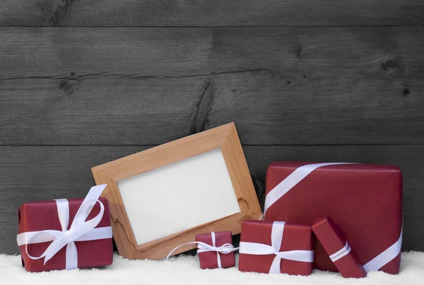 Red, Gray Christmas Decoration, Gifts, Snow, Copy Space — Φωτογραφία Αρχείου