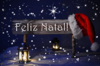 İşareti mum ışığı Santa şapka Feliz Natal mutlu Noeller anlamına gelir.