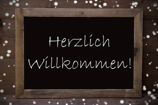 Chalkboard com Herzlich Willkommen significa Bem-vindo, flocos de neve — Fotografia de Stock