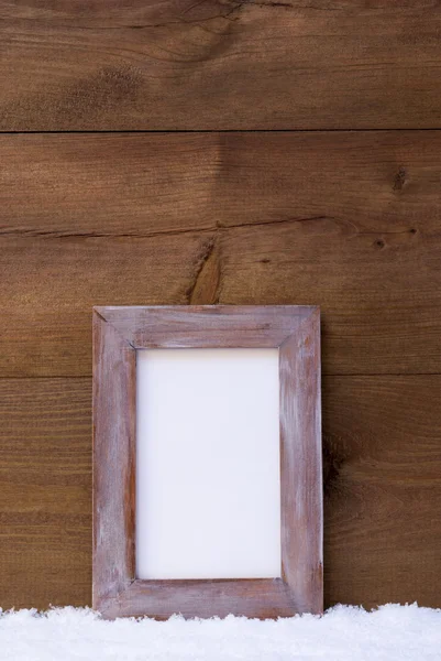 Vertical Shabby Chic Picture Frame with Copy Space On Snow — стоковое фото