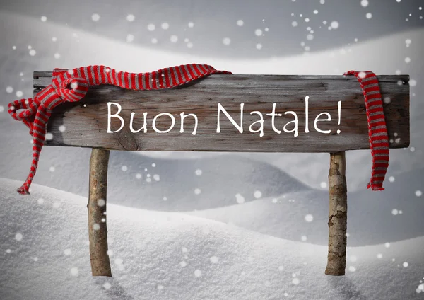 Braunes Zeichen buon natale bedeutet frohe Weihnachten, Schnee, Schneeflocken — Stockfoto