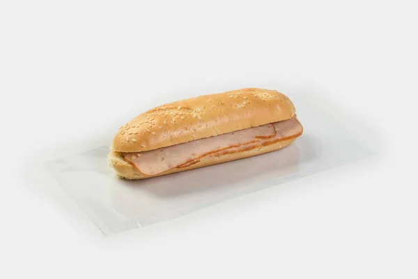 Baguette Avec Jambon Sur Fond Clair — Photo