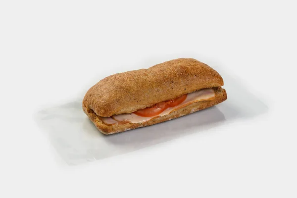 Ciabatta Seigle Jambon Tomates Sauce Crème Sur Fond Clair — Photo