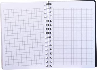 mavi kapaklı açık bir not defteri ve izole edilmiş bir arkaplanda iki yer imi