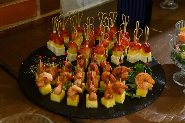 Food Snack Shrimp Olive Glass Holiday — Stock Photo, Image