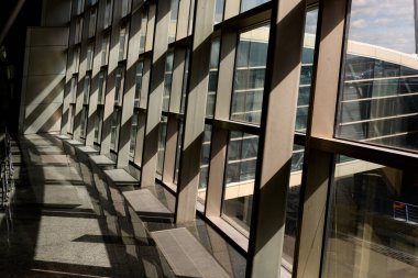 Modern iç yapı beyaz çelik ağ pencere geometrisi