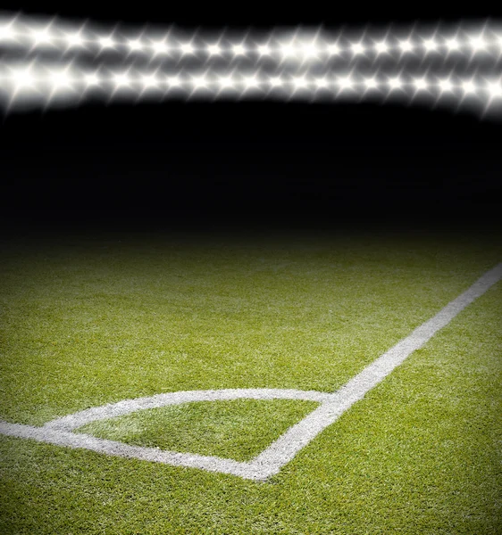 Футбол на стадионе ночью — стоковое фото