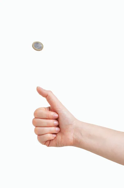 一个女人手抛掷一个被白色隔离的硬币 — 图库照片