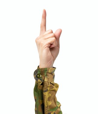 Erkek eli işaret parmağını gösteriyor ve beyaz izole edilmiş arka planda bir numara işareti var.