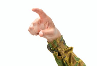 Tanımlanamayan bir adamın beyaz bir arka planda işaret parmağıyla ya da iterken görüntüsü.