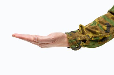 Beyaz bir arka planda avuç içi yukarıda bir adamın yan görüntüsü.