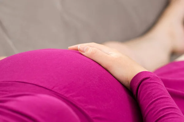 Close Hand Pregnant Woman Lying Sofa Home — Stock Photo, Image