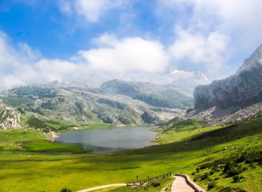 Göl ve dağların picos de Europa, İspanya
