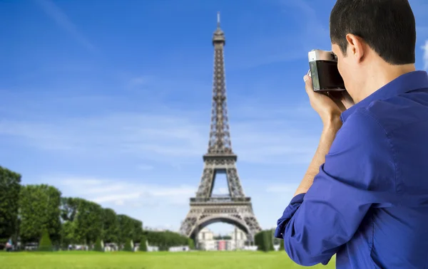 Photographing tower eiffel — Stock Photo, Image