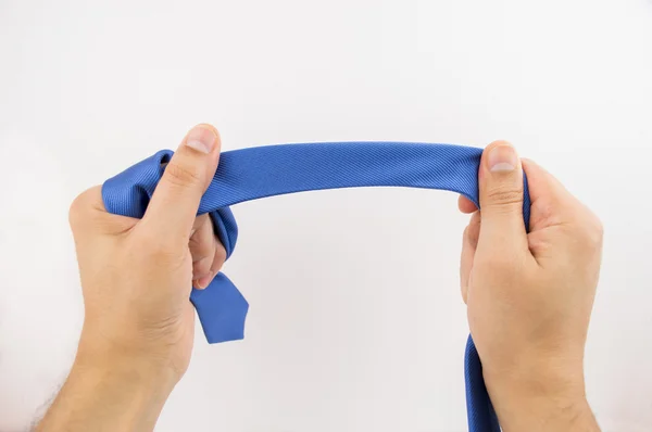 Držící modrou kravatu — Stock fotografie
