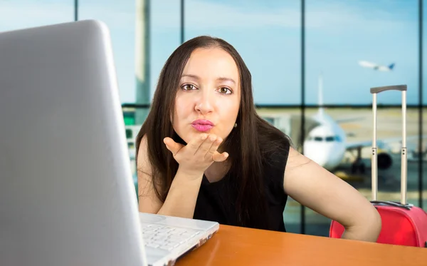 Beso en el aeropuerto —  Fotos de Stock