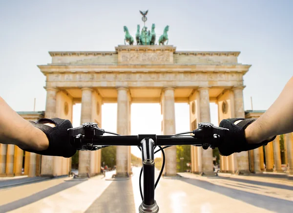 Ciclista em berlin — Fotografia de Stock