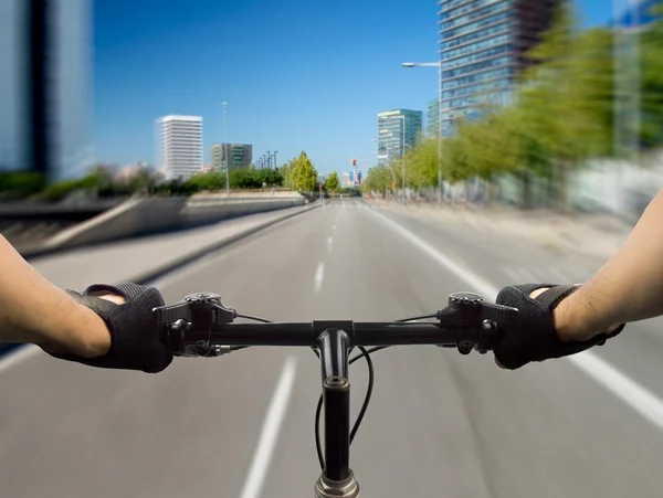 Fietsen in de stad — Stockfoto