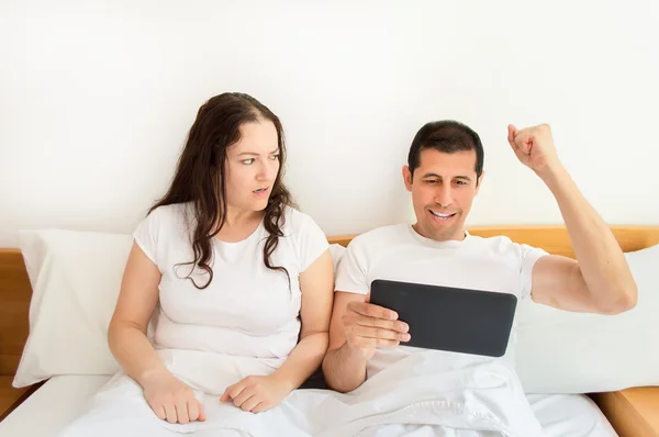 Husband wins betting and wife gets angry — Stock Photo, Image