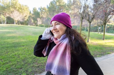 parkta telefonla arama