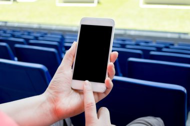 Futbol stadyumunda Smartphone kullanarak