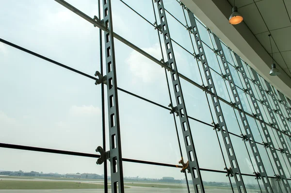 Fenêtre photo dans le hall de l'aéroport — Photo