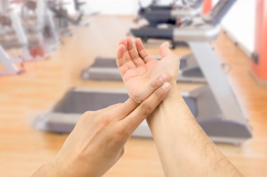 spor salonunda darbe alarak