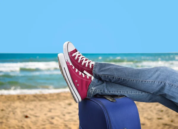 Relaxing on the beach with my suitcase — Stock Photo, Image